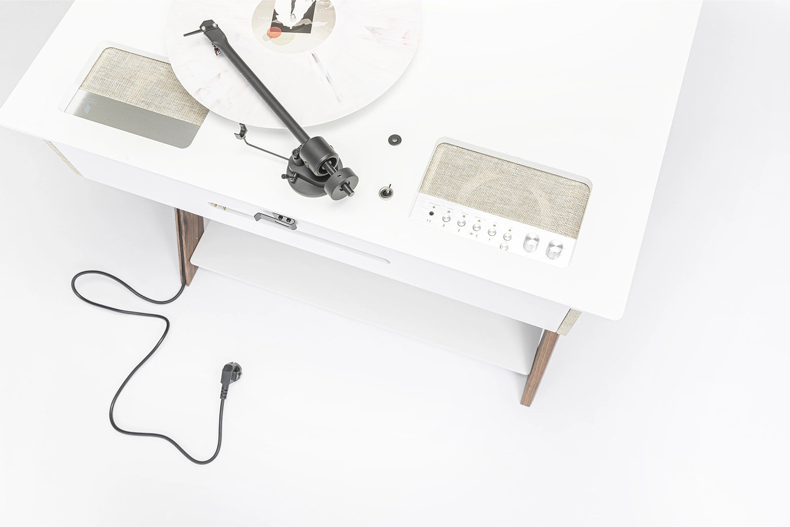 LX X Platinum Champagne / Walnut