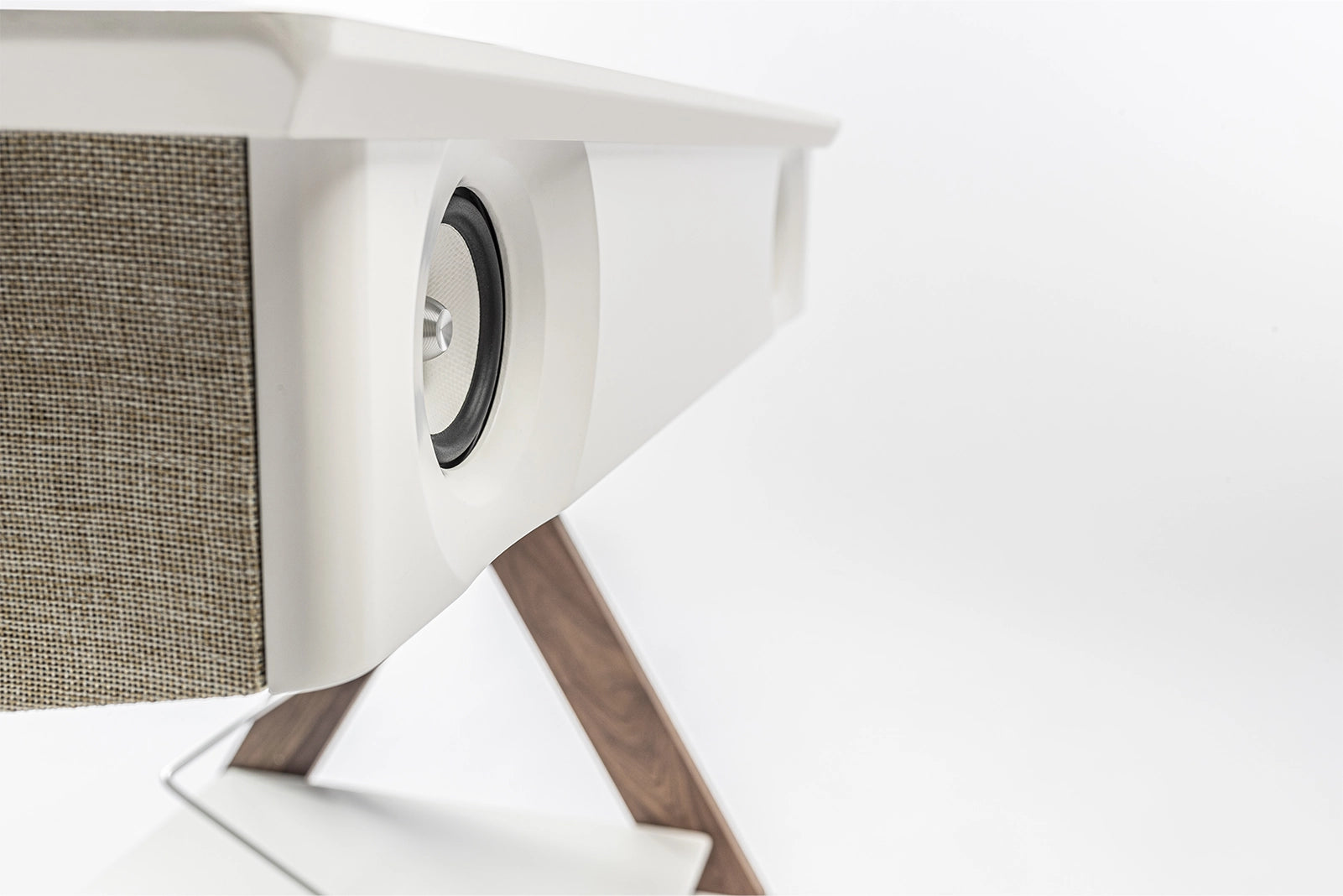 LX X Platinum Champagne / Walnut