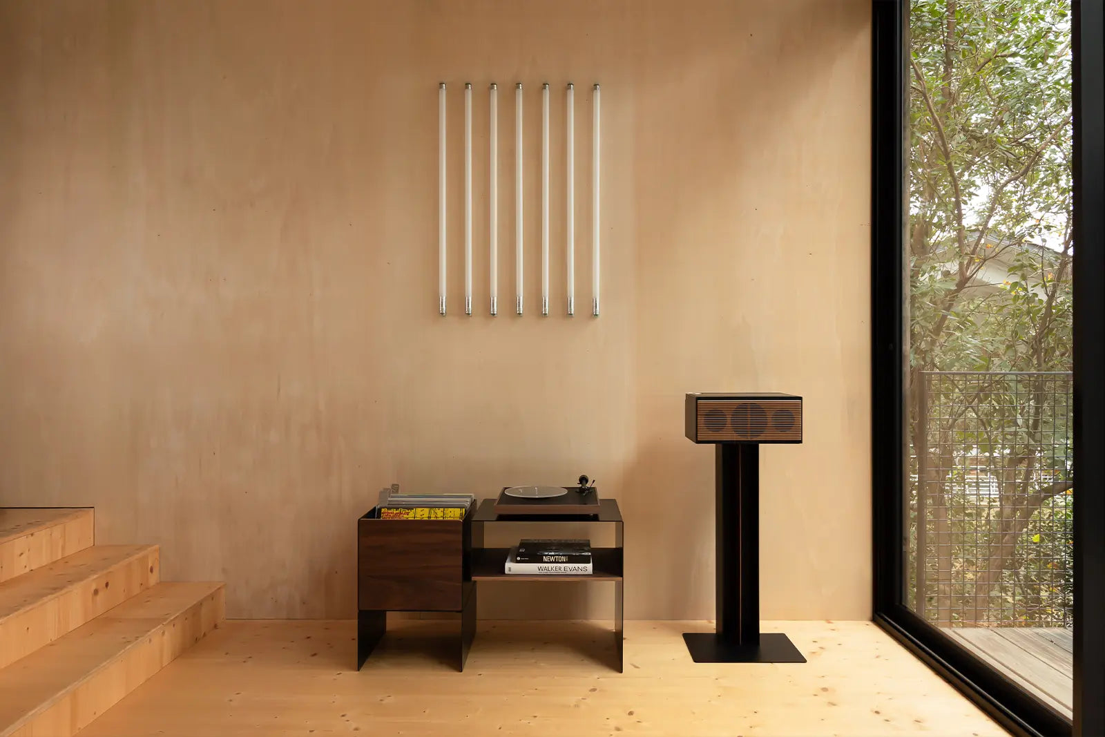 meuble viniyle et enceinte hifi