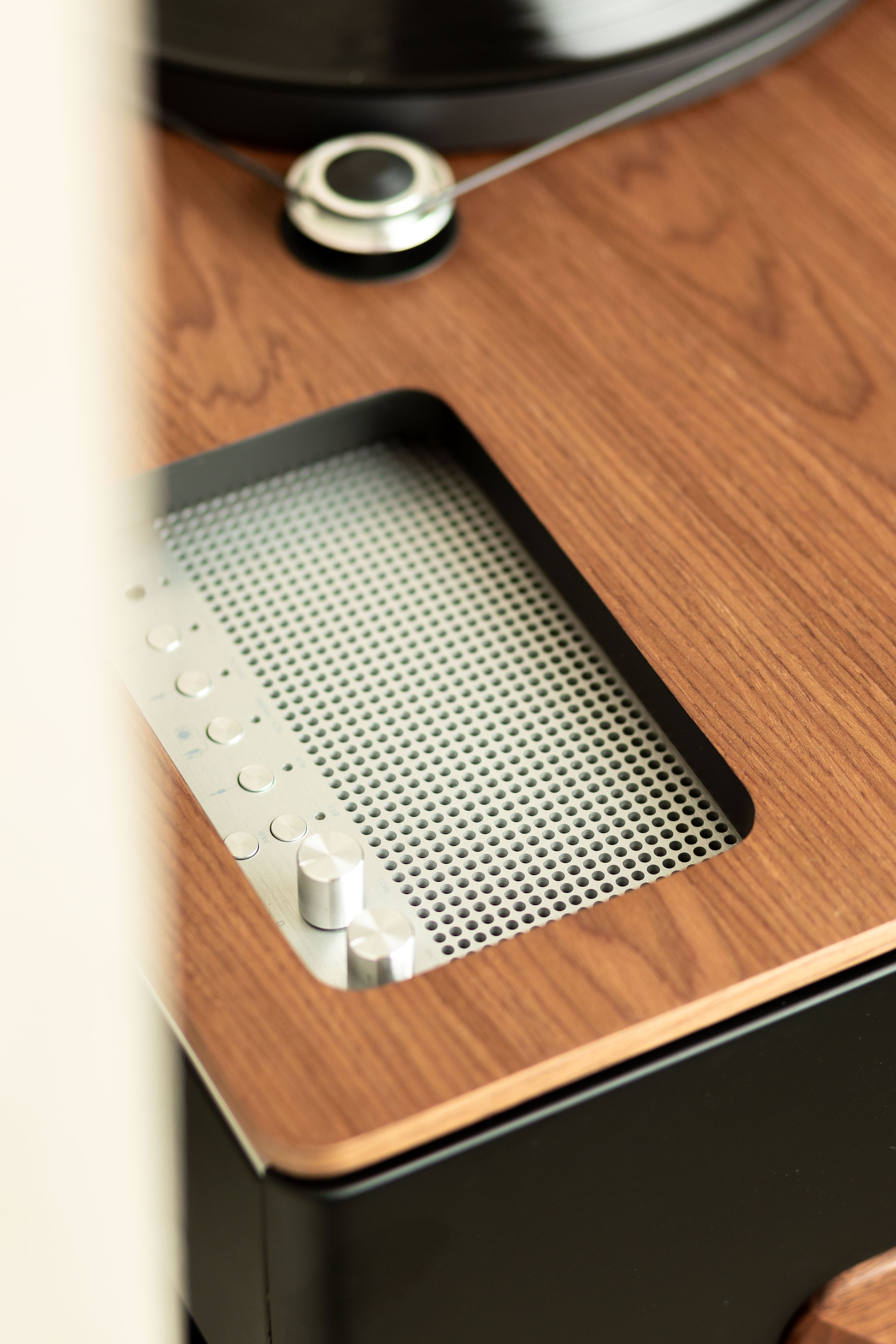 LX Turntable Connect Walnut