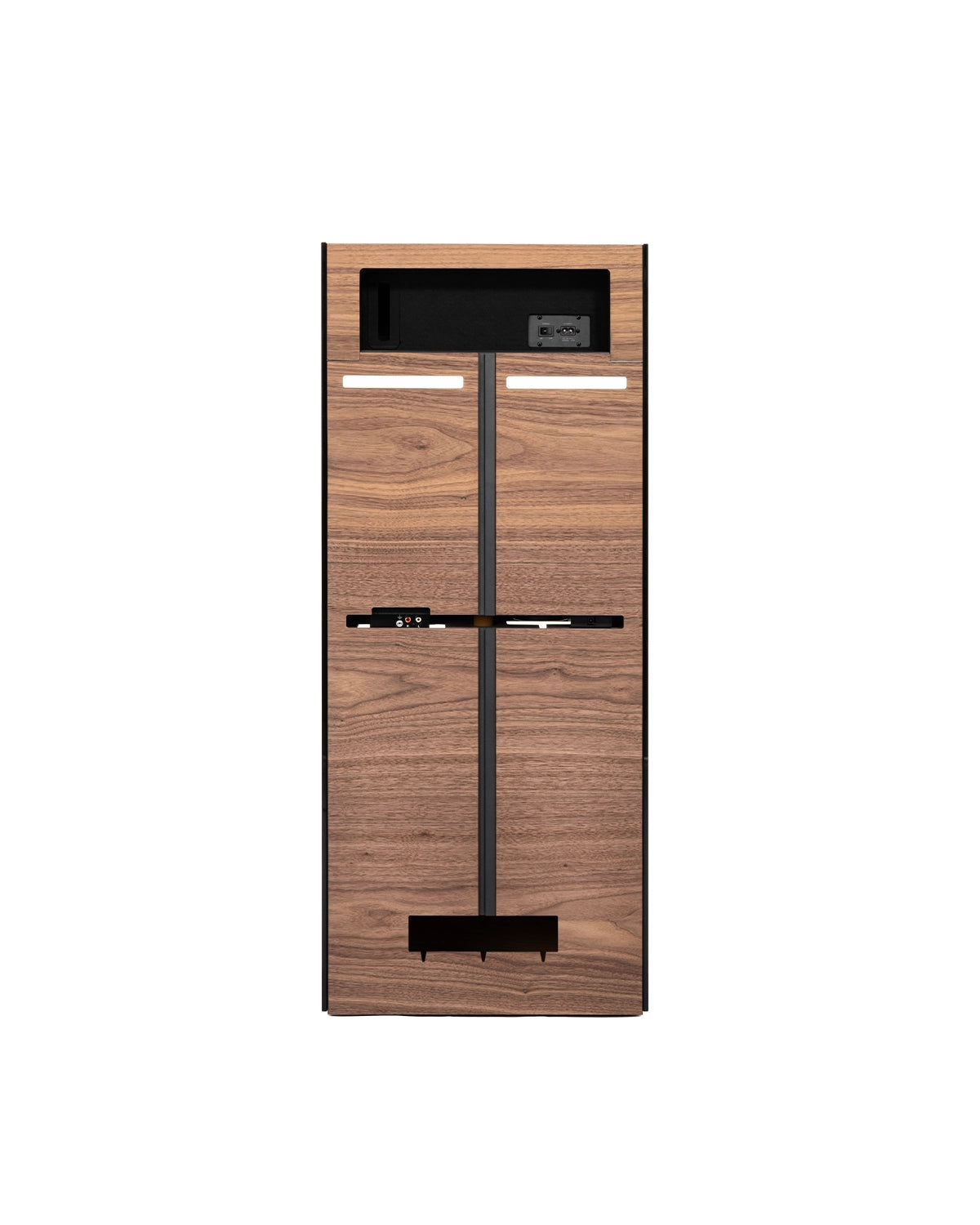 Vue arrière du PR Alta de La Boite concept, montrant la structure verticale et les panneaux en noyer du meuble audio.
 Copier